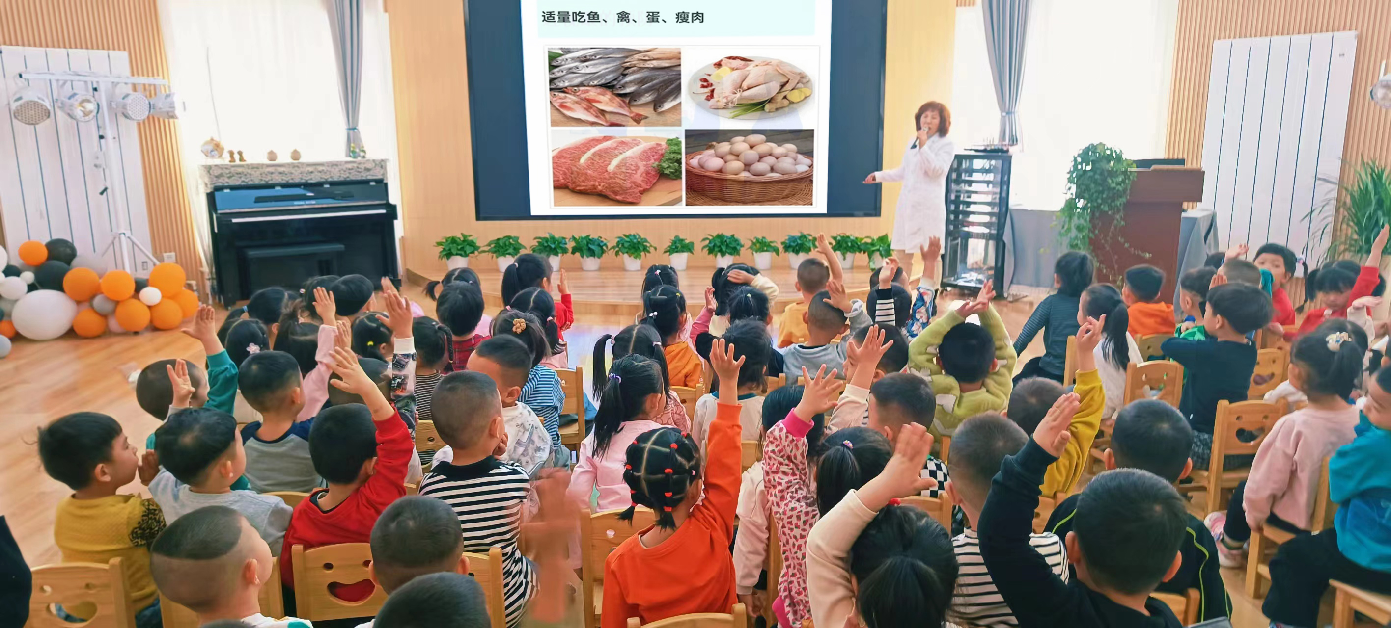 鄂爾多斯事全民營(yíng)養周營(yíng)養進(jìn)幼兒園.jpg