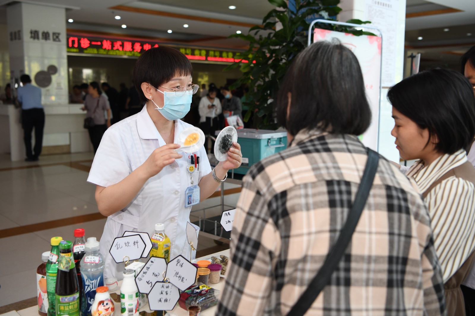 運城市中心醫院2024.5.13門(mén)診大廳義診2.jpg