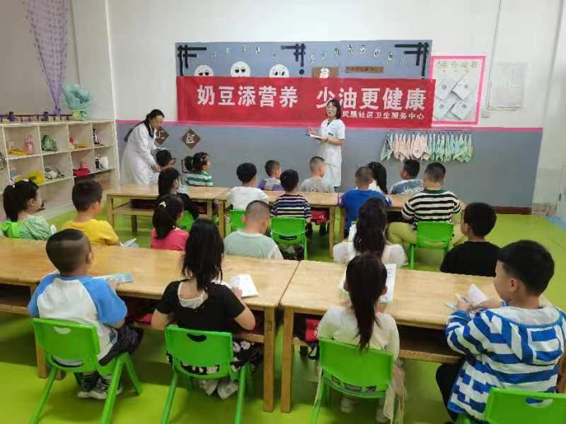 延安市寶塔區鳳凰社區衛生服務(wù)中心+開(kāi)展進(jìn)校園宣傳活動(dòng).jpg