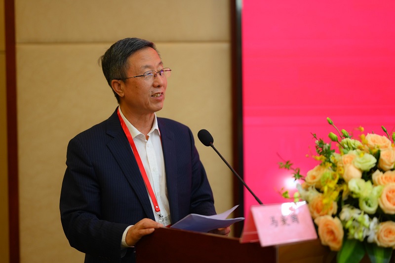 中國營(yíng)養學(xué)會(huì )馬愛(ài)國常務(wù)副理事長(cháng)主持會(huì )議.jpg