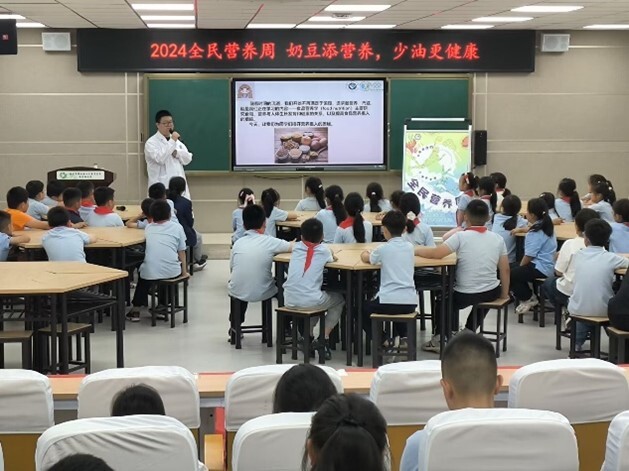 徐州醫科大學(xué)舉辦2024全民營(yíng)養周暨“5·20”中國學(xué)生營(yíng)養日系列活動(dòng)1_DPI300.jpg
